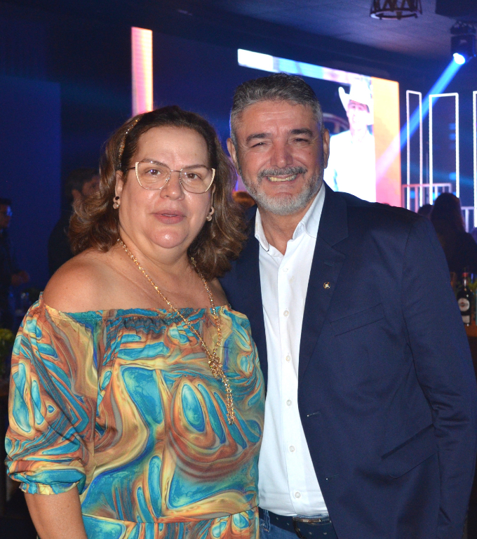O advogado Dr. Milton Francisco de Souza, comemora seu aniversário neste sábado, (24), e celebra a data com o coração grato pela dádiva da vida. Ele recebe os votos de “feliz aniversário” de seus amigos, familiares e os cumprimentos especiais de sua esposa Silvana, dos filhos Laurindo, Lucas e Lais, das noras Tamiris e Ayla, do genro Paulo Vitor e do neto Guilherme. Parabéns Miltinho, que Deus abençoes sua vida!