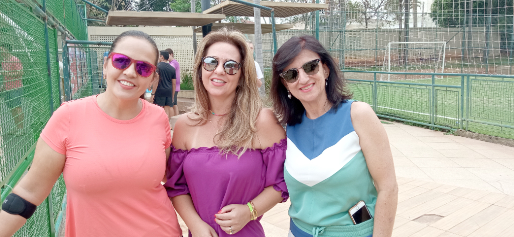 Paula Cella, Karina Parpinelli e Mara Maroeli Santos em recente tarde esportiva realizada no Votuporanga Clube.