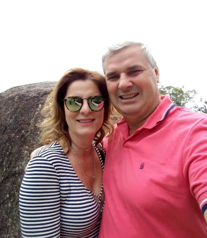 O último sábado (21), foi festivo para Maria Estela Bicharelli Garcia, que celebrou idade nova juntinho de seu marido Xaninho. A data foi celebrada com muitos cumprimentos, que ela recebeu de seus amigos e familiares. O abraço caloroso, ficou por conta da equipe de colaboradores da Nado Livre, que liderou a fila das felicitações. Parabéns, Estela, desejamos que a idade nova lhe traga muita saúde, sucesso e conquistas para seu novo ano de vida. Feliz idade nova!