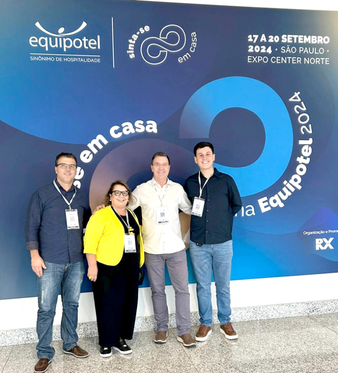 João Paulo, Silvia e Valmir Dornelas tiveram a honra de participar do principal evento de hospitalidade da América Latina, a Equipotel 2024, que aconteceu na cidade de São Paulo de 17 a 20 de setembro. A Equipotel é o único evento que agrega soluções inovadoras para todo o mercado de hospitalidade, sendo referência nacional na geração de negócios e os  diretores do Vile Hotel Gramadão tiveram a oportunidade de se conectar com profissionais incríveis e compartilhar experiências valiosas no ramo hoteleiro.  
Foi um momento único e de muito aprendizado onde demosntra que o objetivo do Ville Hotel Gramadão é continuar  elevando o padrão de excelência na hotelaria. 
