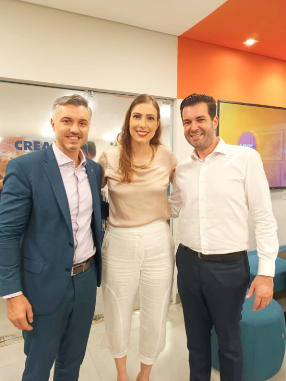 O Presidente do CREA/SP engenheiro Vinícius Marchese, a engenheira agrônoma Lara Comar Riva e o vice-presidente do CREA/SP engenheiro Mamede Abou Dehn presentes na inauguração do novo espaço Coworking que aconteceu no dia 14 em cerimonial que contou com autoridades políticas e engenheiros associados da SEARVO 