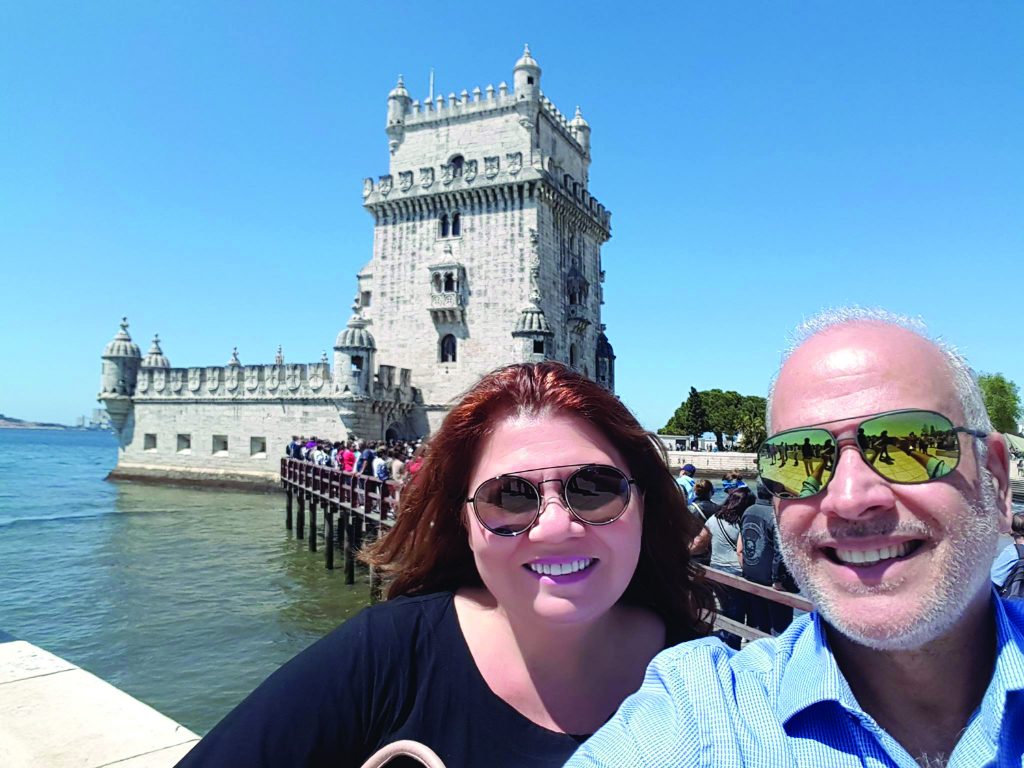 E o carinho mais que especial vai para Márcia Cardoso Luquetti Gianoti, aniversariante do dia. Na foto com o marido Douglas Gianoti, do qual receberá os mimos especiais.