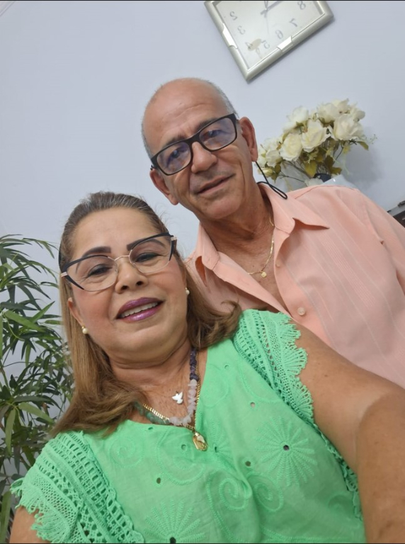 Celebrando a chegada de mais um ano de vida com muito amor e alegria, neste  Nesta segunda-feira, (23), a querida Lucinha Rocha completa mais um ciclo, ao lado do pai, João Rocha, e rodeada por carinho e felicidade ao lado do marido e grande amigo, Edvaldo Tonin, o conhecido Chumbinho dos Pasteis. Que essa nova idade traga ainda mais momentos especiais e realizações. Parabéns, Lucinha!