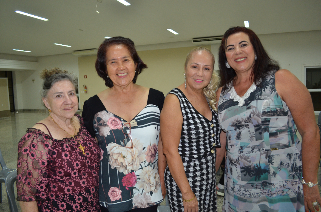  As amigas; Leda Zanoveli, Helena Ito, Ivanilde Gomes Carmona e Neusa Silvestrini participando da noite festiva realizada pelo Sindicato Rural na última sexta-feira (25), que reuniu parte dos produtores rurais em um jantar de confraternização 