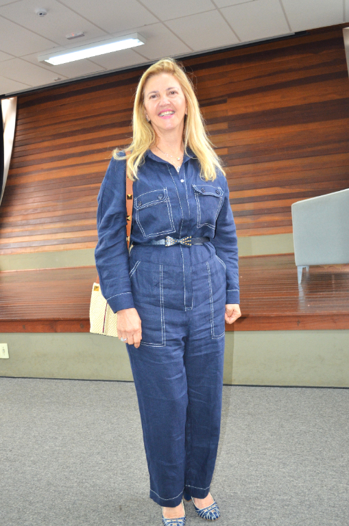 Todo o charme e elegância de nossa querida primeira-dama e presidente do Fundo Social de Solidariedade, Rose Seba, que comandou com maestria o evento da entrega do veículo 0km sorteado no dia 08 de agosto na “Ação entre amigos”. A entrega do veículo se deu na manhã de ontem, no Parque da Cultura, na sala do Auditório do CIT e foi simplesmente lindo