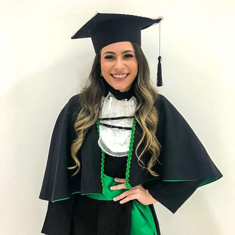 Recém formada!
Depois de 6 anos de muito estudo e dedicação, Isabella Roma Tavares concretizou o sonho e se formou em medicina pela FAM - Faculdade das Américas em São Paulo.  Os pais, Rogério Tavares Roma e Vanessa estão todo orgulhosos da filha que se tornou médica e venceu essa etapa da vida. Parabéns pela graduação Dra.  Isabella, que Deus confirme cada passo seu nessa linda profissão que abraçaste!  
