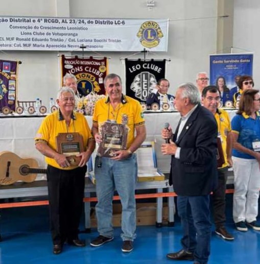 Esse final de semana foi realizada a 25ª Convenção Distrital do Lions Clube Internacional e 4ª RCGD, AL 23/24 do Distrito LC-6. A convenção que reuniu os Lions Clubes de diversas cidades aconteceu na quadra do complexo esportivo da Unifev. Na ocasião os CL do Lions Clube de Votuporanga CLWilson Pinheiro e CL Antonio Luiz Bazela receberam a maior honraria leonística que é o Tìtulo Melvin Jones Fellow. Esse título MJF é uma comenda que tem por objetivo homenagear a dedicação de um CL ao serviço humanitário. Parabéns CL MJF Wilson Pinheiro e CL MFJ Antonio Luiz Bazela pela conquista desse significativo título.