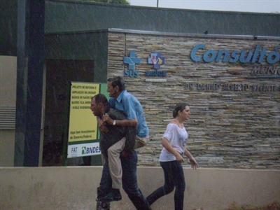 Veja os estragos da chuva que aconteceu na tarde de hoje (20/2) em Votuporanga