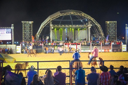 Festividades 80 anos de Valentim Gentil