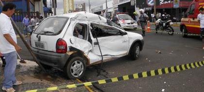 Acidente no centro deixa jovem gravemente ferido 