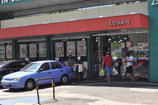 Supermercados terão que fechar as portas aos domingos e segundas-feiras a partir do dia 5 (Foto: A Cidade )