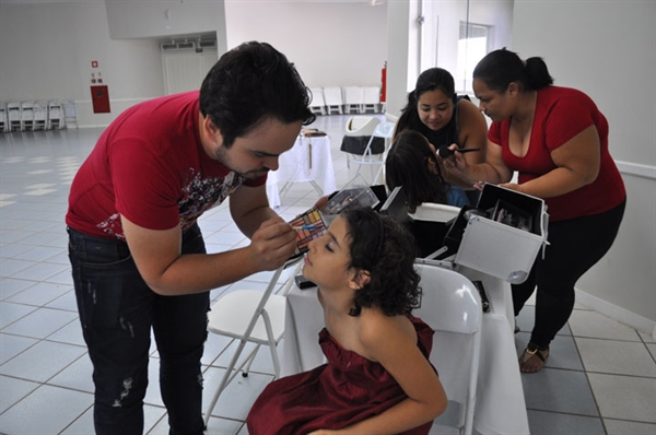 Centro Social oferece ‘Dia da Beleza’ para atendidas 