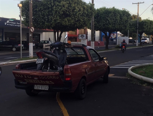 O acidente envolveu duas motocicletas na avenida Brasil (Foto: A Cidade)