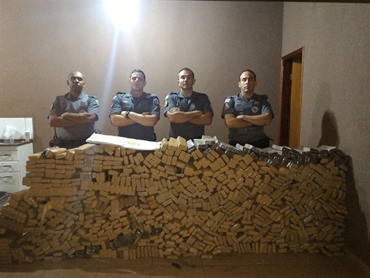 PM apreende 700kg de maconha e cocaína