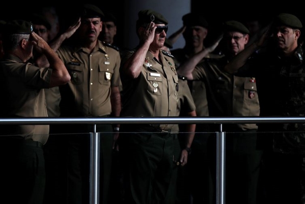 O general do Exército Edson Leal Pujol participou de cerimônia para leitura da ordem do dia (Foto: Reuters/Ueslei Marcelino/Direitos Reservados)