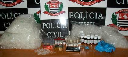 Policiais da DISE prendem dupla de traficantes na Zona