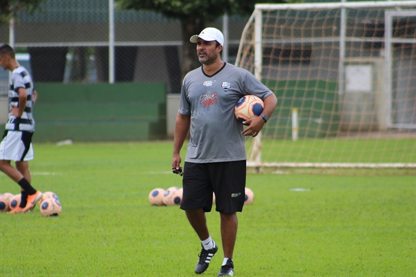 Marcelo Henrique, técnico do Clube Atlético Votuporanguense que joga na manhã desta sexta-feira (Foto: Rafael Bento/CAV)