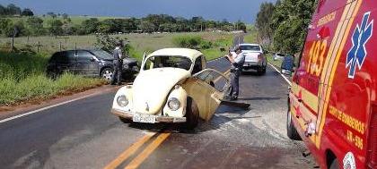 Colisão fere motorista sem habilitação na vicinal 