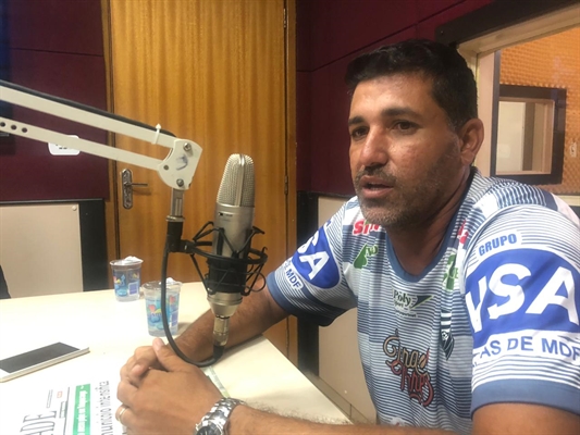 Eduardo Souza, técnico da Votuporanguense, foi entrevistado ontem pela Cidade FM (Foto: A Cidade)