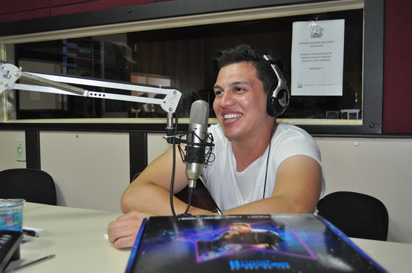 O sertanejo está investindo em sua carreira como cantor e já traz grandes composições e participações no novo trabalho (Foto: A Cidade)