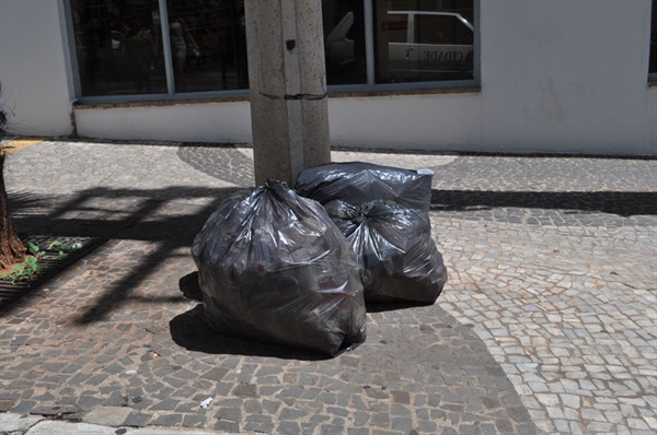 Produção de lixo também aumenta no Carnaval