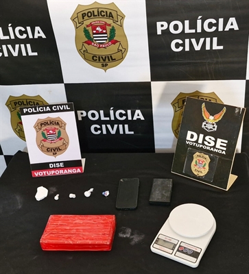 M.W.C. recebeu voz de prisão e foi encaminhado para a sede da Dise, onde foi autuado em flagrante por tráfico de drogas (Foto: Divulgação)