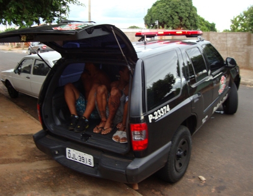 Polícia Civil detém quatro pessoas por tráfico de drogas em Cardoso
