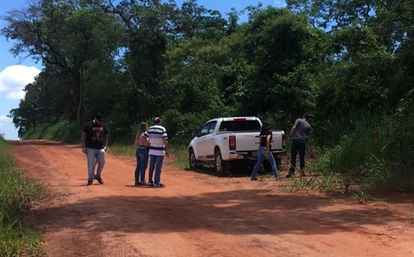 Caminhonete do advogado foi encontrada em estrada de terra em Araçatuba — Foto: Arquivo Pessoal