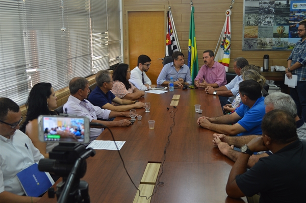 Momento da assinatura do convênio realizada na Prefeitura (Foto: Divulgação/Prefeitura de Fernandópolis)