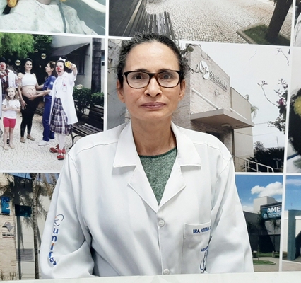 Dra. Regina Silvia Chaves de Lima explicou a diferença de sintomas entre dengue e Covid-19 (Foto: Santa Casa de Votuporanga)