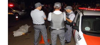 Homem é assassinado com vários tiros em briga de bar 