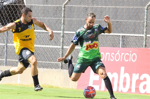 Léo Santos, atacante do Clube Atlético Votuporanguense, começou bem 2019 e espera continuar assim na temporada (Foto: Rafael Nascimento/CAV)