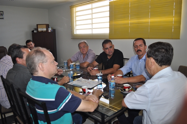 O deputado Itamar Borges e os membros do novo diretório do MDB estiveram no jornal A Cidade (Foto: Érika Chausson/A Cidade)