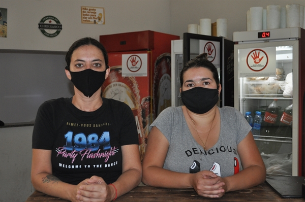 Aline Gomez e Manuela Parra são sócias do estabelecimento Espeto das Meninas e estão cansadas dos furtos envolvendo o local (A Cidade)