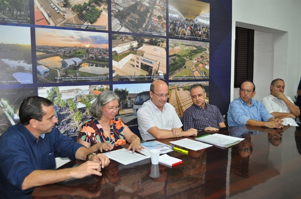O encontro contou com a presença do prefeito João Dado, do ex-prefeito Atílio Pozzobon, da secretária da Saúde Márcia Reina e demais autoridades (Foto: Érika Chausson/A Cidade)