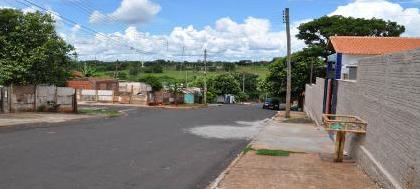 Polícia surpreende e prende três comercializando droga
