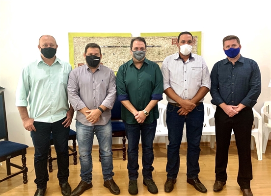 As votações aconteceram na sala de reuniões anexa ao gabinete do prefeito na manhã da sexta-feira (08)  (Foto: Reprodução/Região Noroeste)