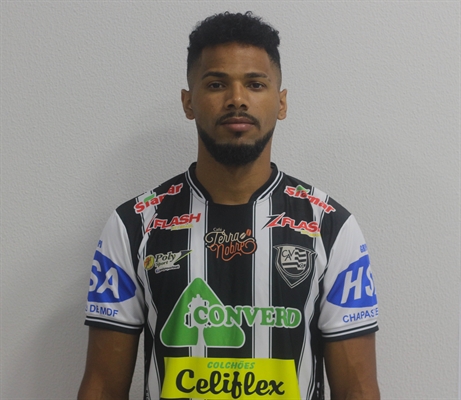 A Votuporanguense apresentou Lorran como seu novo atacante; atleta tem 25 anos e passagens pelo Santos e Guarani (Foto: Rafael Bento/CAV)
