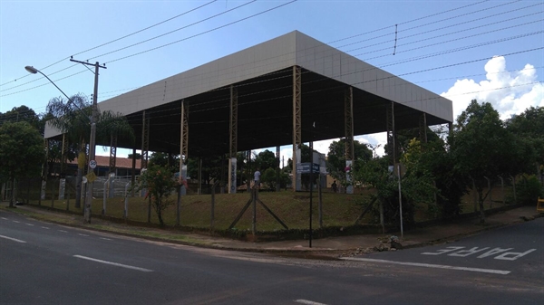 Prefeitura determina construção de muro ao redor da escola Maria Martins 