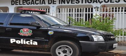 Bandidos amordaçam funcionário e levam malote
