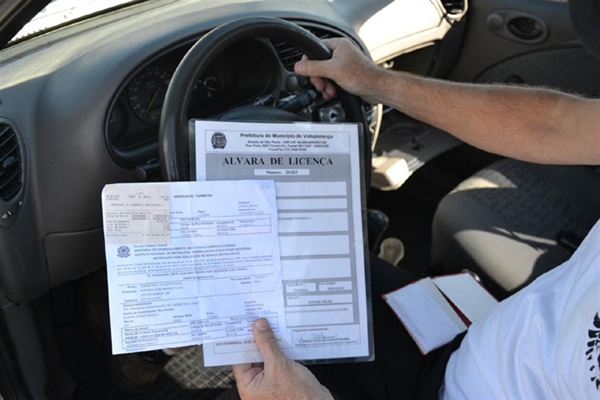 Taxistas podem retirar certificado do IPEM na Secretaria de Trânsito