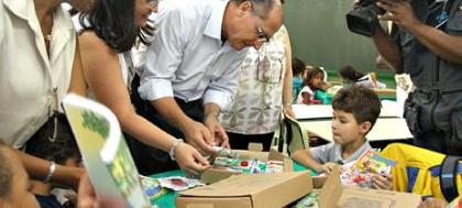 Alckmin anuncia a efetivação de 25 mil professores