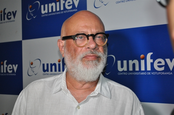 Luiz Felipe Pondé esteve na noite de ontem em Votuporanga (Foto: Daniel Castro/A Cidade)