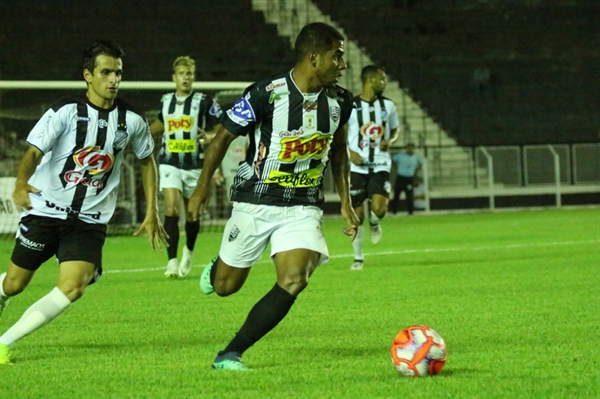 Inter de Limeira e Votuporanguense jogaram na noite desta quarta-feira (13) (Foto: Rafael Bento)