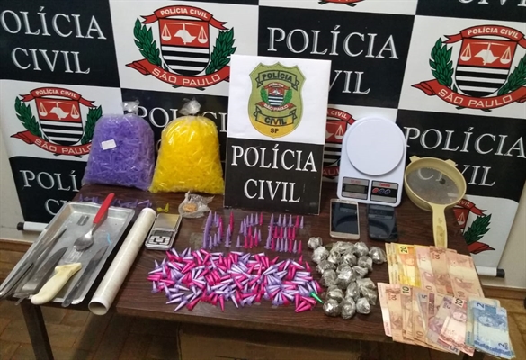 Os policiais da Dise apreenderam drogas, celulares, dinheiro e material usado no preparo do entorpecente (Foto: Divulgação/Dise)