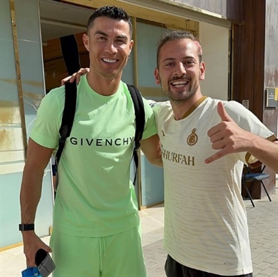 Cartolouco ao lado de Cristiano Ronaldo (Foto: Reprodução/Instagram Cartolouco)