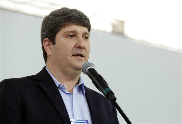 Legenda: Junior Marão rebateu João Dado, e disse que o atual prefeito tenta confundir a população terceirizando suas responsabilidades. (Foto: Prefeitura de Votuporanga)