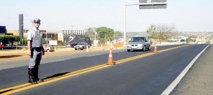 Polícia Rodovíária fiscaliza uso de cadeirinhas