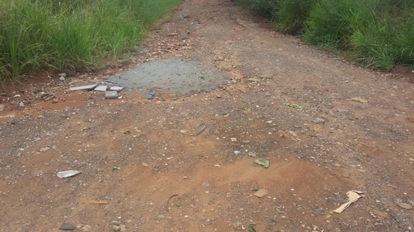 Trecho da vicinal Nélson Bolotari, que liga Valentim a Votuporanga, está em condições ruins (Foto: Arquivo Pessoal)