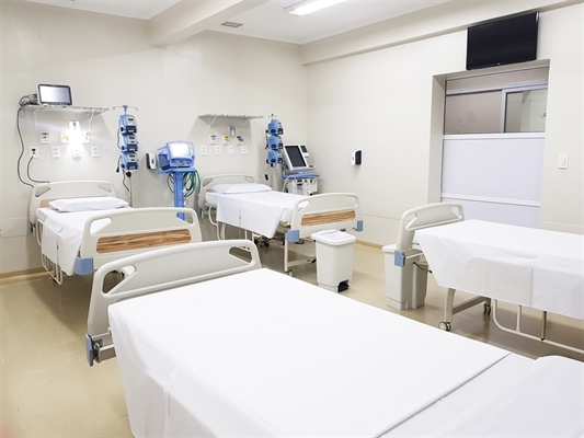 Espaços físicos, equipamentos e equipes médicas foram remanejados a fim de atender pacientes (Foto: Santa Casa de Votuporanga)